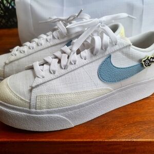NIKE women's blazer WMNS low platform DJ6376-100 size 8